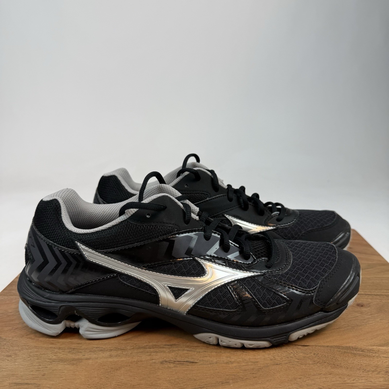 New Women Mizuno Wave Bolt 7 Black Athletic Volleyball Sneakers Shoes Size 13 M